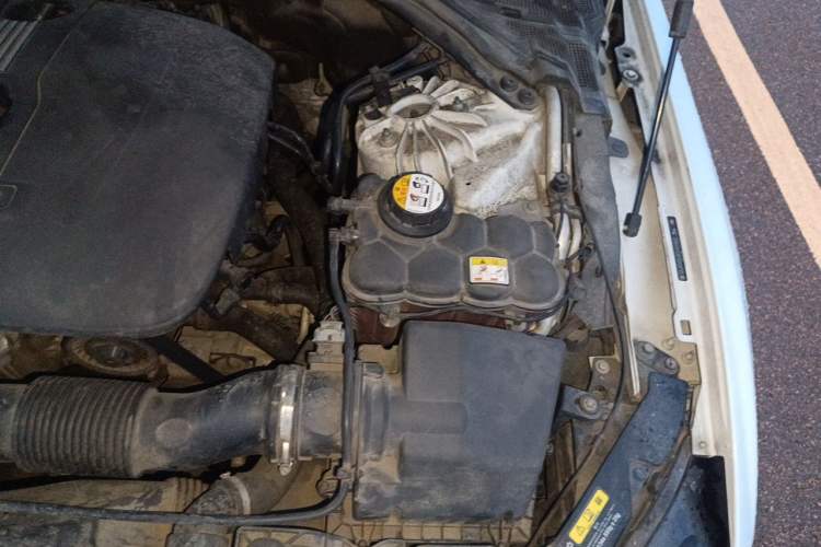 Used Jaguar XE 2015 2.0T 200 PS R-Sport Engine Bay Left