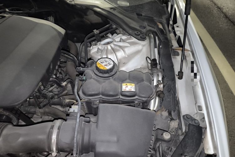 Used Jaguar XE 2015 2.0T 200 PS R-Sport Engine Bay Left