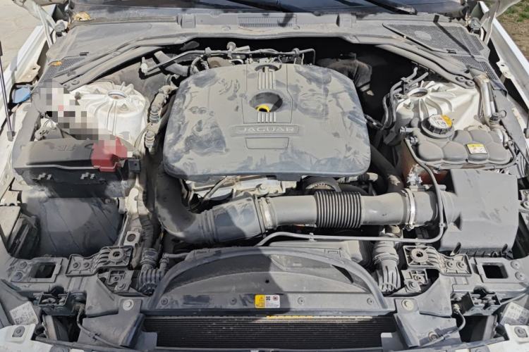 Used Jaguar XE 2015 2.0T 200 PS R-Sport Engine Bay
