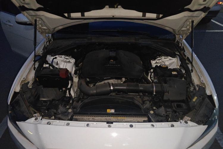 Used Jaguar XE 2015 2.0T 200 PS R-Sport Engine Bay