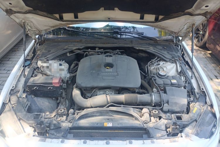 Used Jaguar XE 2015 2.0T 200 PS R-Sport Engine Bay