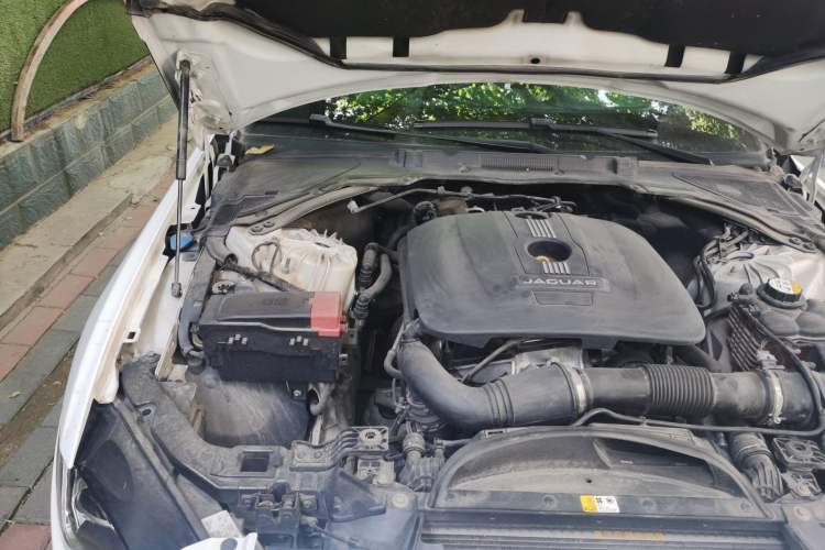 Used Jaguar XE 2015 2.0T 200 PS R-Sport Engine Bay Right