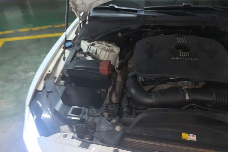 Used Jaguar XE 2015 2.0T 200 PS R-Sport Engine Bay Right