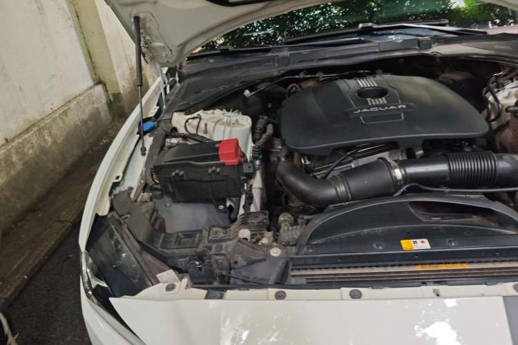 Used Jaguar XE 2015 2.0T 200 PS R-Sport Engine Bay Right