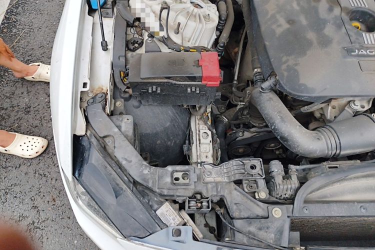 Used Jaguar XE 2015 2.0T 200 PS R-Sport Engine Bay Right