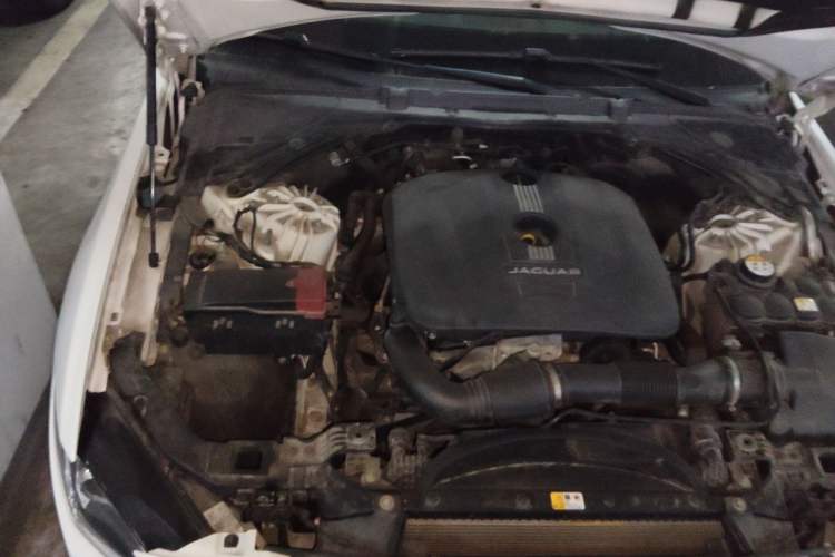 Used Jaguar XE 2015 2.0T 200 PS R-Sport Engine Bay Right