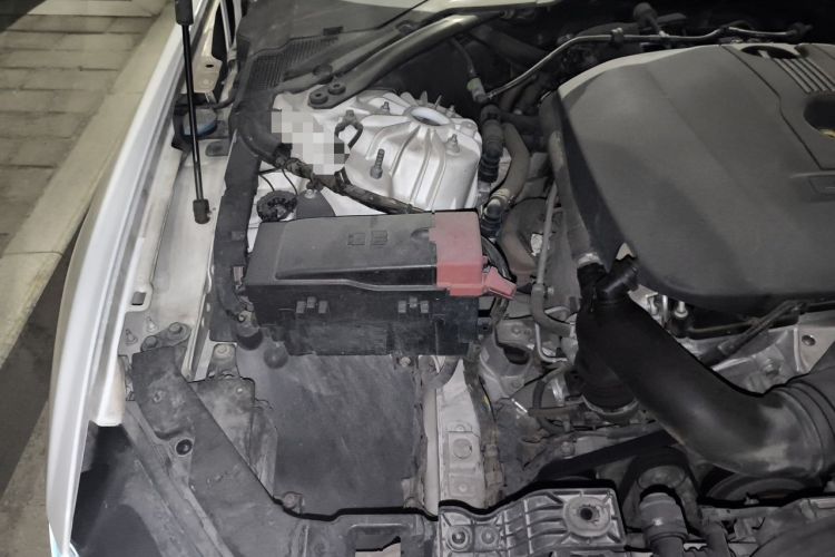 Used Jaguar XE 2015 2.0T 200 PS R-Sport Engine Bay Right