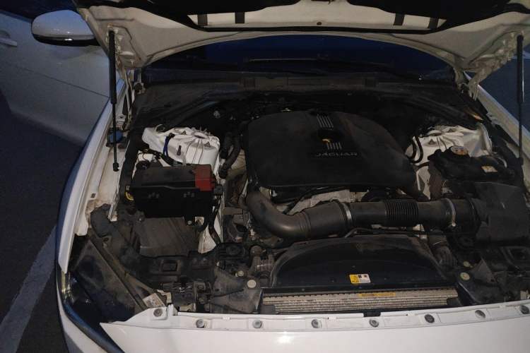 Used Jaguar XE 2015 2.0T 200 PS R-Sport Engine Bay Right