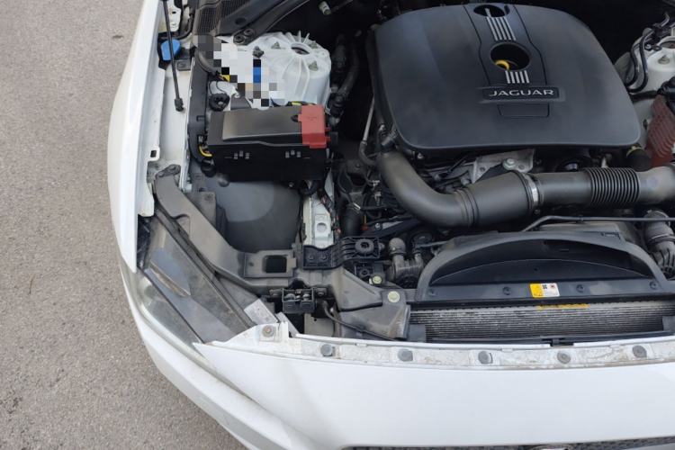 Used Jaguar XE 2015 2.0T 200 PS R-Sport Engine Bay Right