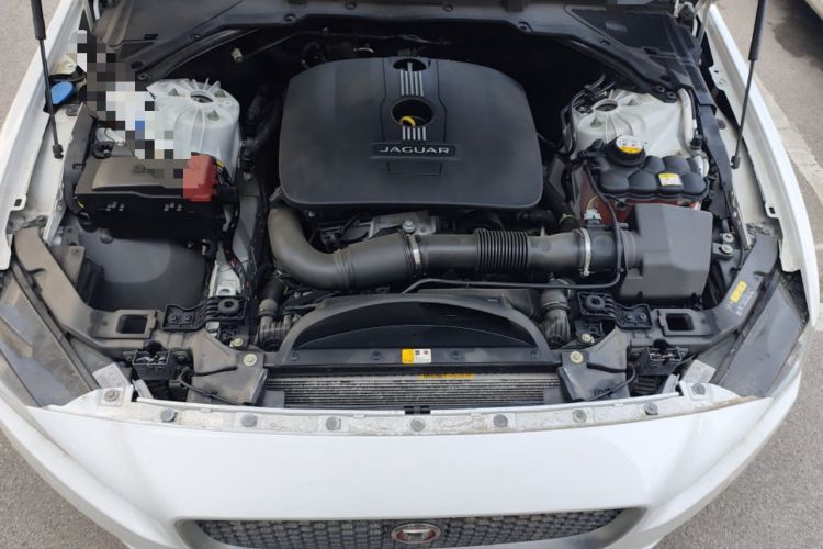 Used Jaguar XE 2015 2.0T 200 PS R-Sport Engine Bay