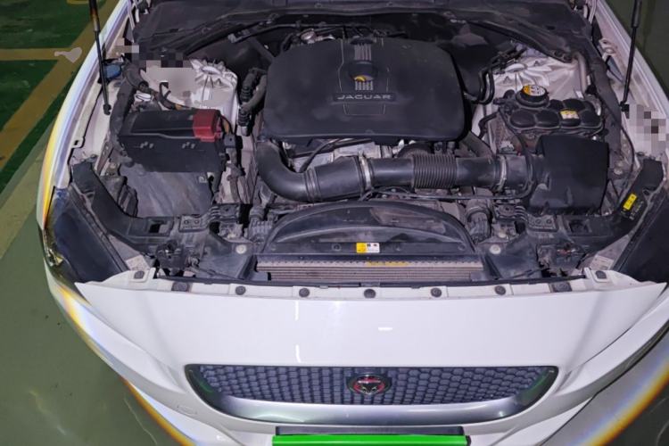 Used Jaguar XE 2015 2.0T 200 PS R-Sport Engine Bay