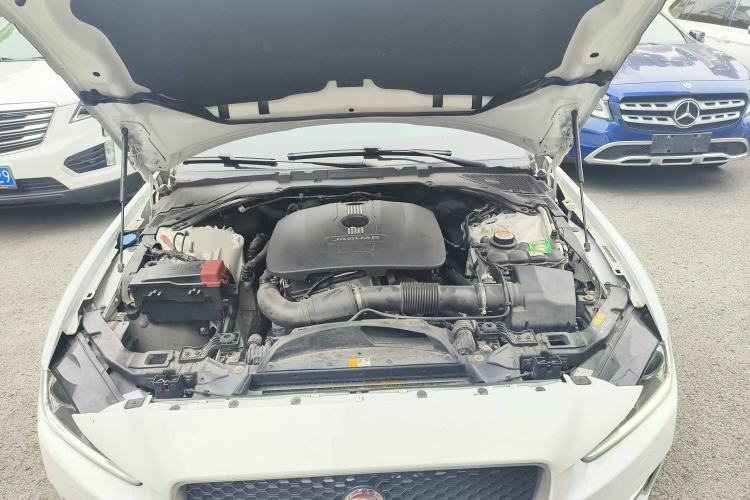 Used Jaguar XE 2015 2.0T 200 PS R-Sport Engine Bay