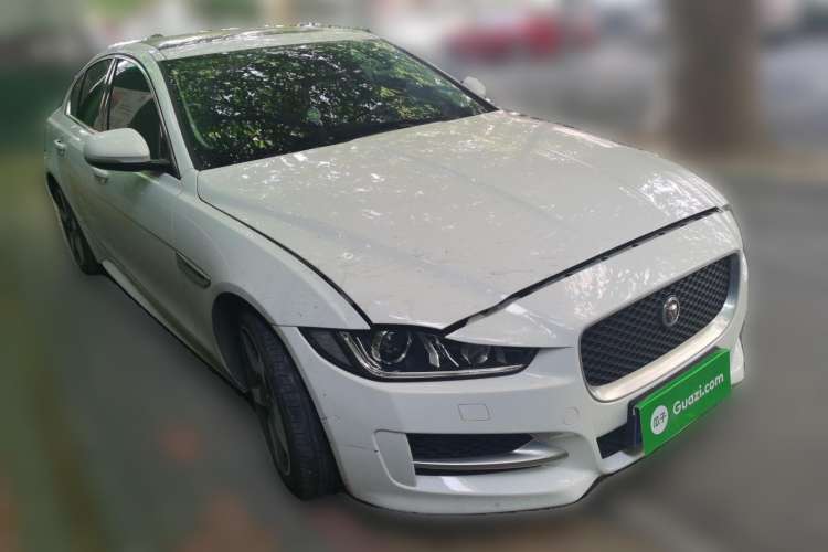Used Jaguar XE 2015 2.0T 200 PS R-Sport Front Right 45 Deg