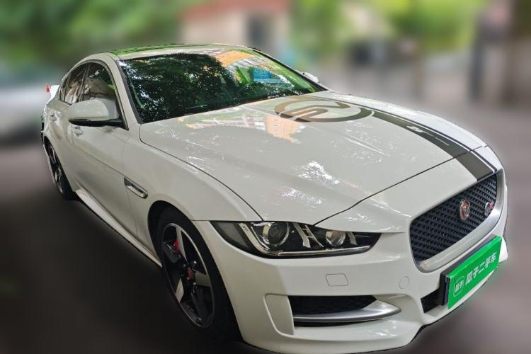 Used Jaguar XE 2015 2.0T 200 PS R-Sport Front Right 45 Deg