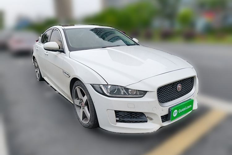 Used Jaguar XE 2015 2.0T 200 PS R-Sport Front Right 45 Deg