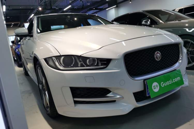Used Jaguar XE 2015 2.0T 200 PS R-Sport Front Right 45 Deg