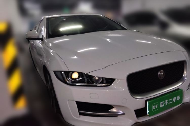 Used Jaguar XE 2015 2.0T 200 PS R-Sport Front Right 45 Deg