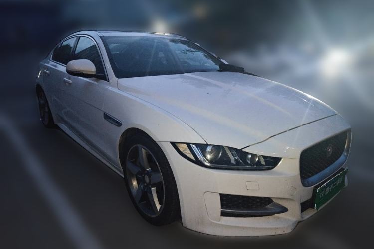 Used Jaguar XE 2015 2.0T 200 PS R-Sport Front Right 45 Deg