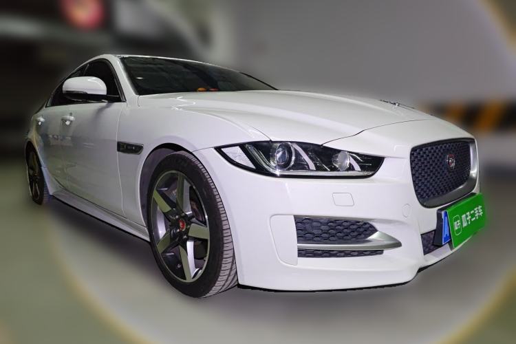 Used Jaguar XE 2015 2.0T 200 PS R-Sport Front Right 45 Deg