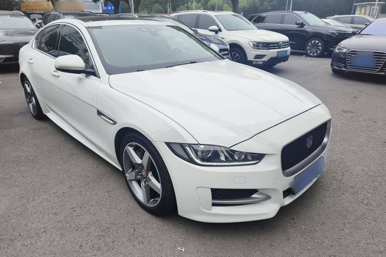 Used Jaguar XE 2015 2.0T 200 PS R-Sport Front Right 45 Deg