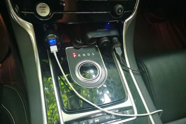 Used Jaguar XE 2015 2.0T 200 PS R-Sport Gear Lever
