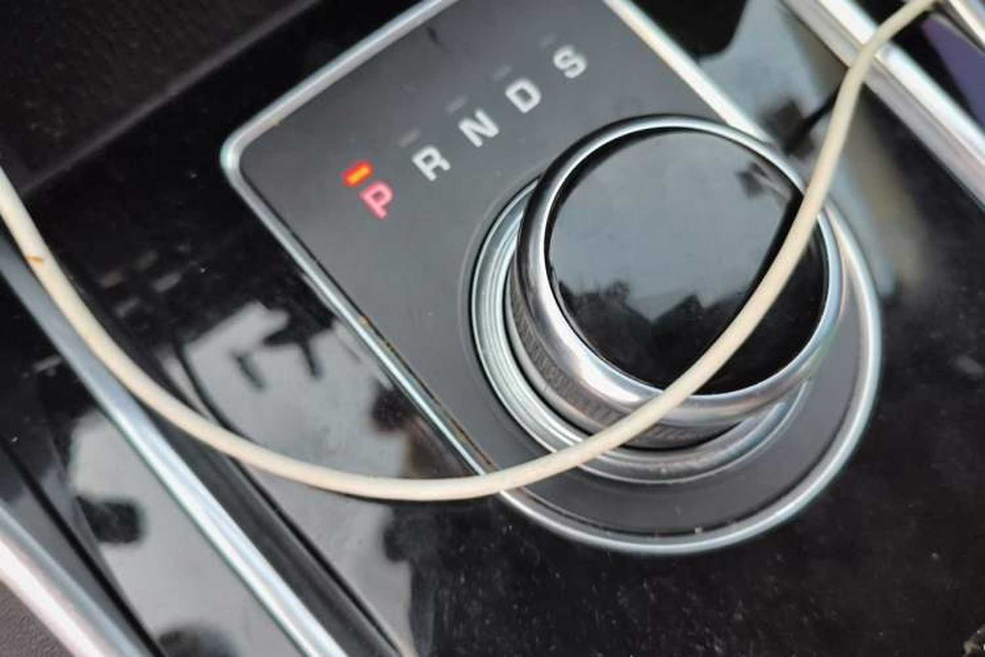 Used Jaguar XE 2015 2.0T 200 PS R-Sport Gear Lever