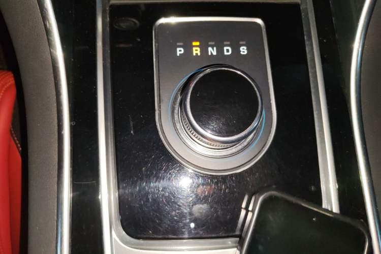 Used Jaguar XE 2015 2.0T 200 PS R-Sport Gear Lever