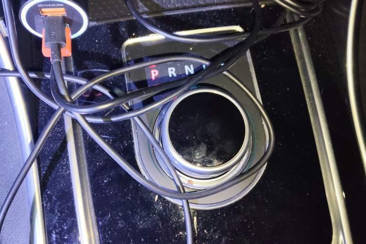 Used Jaguar XE 2015 2.0T 200 PS R-Sport Gear Lever