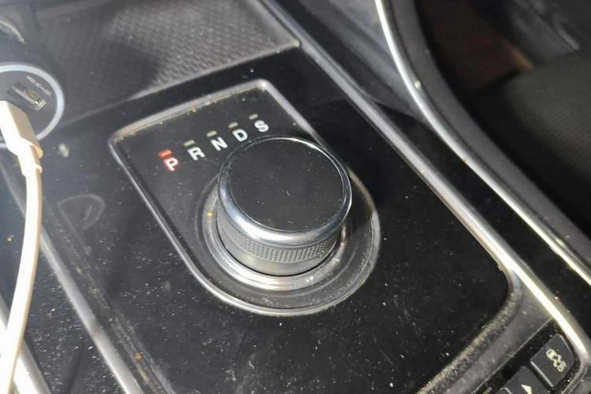 Used Jaguar XE 2015 2.0T 200 PS R-Sport Gear Lever