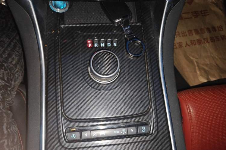 Used Jaguar XE 2015 2.0T 200 PS R-Sport Gear Lever