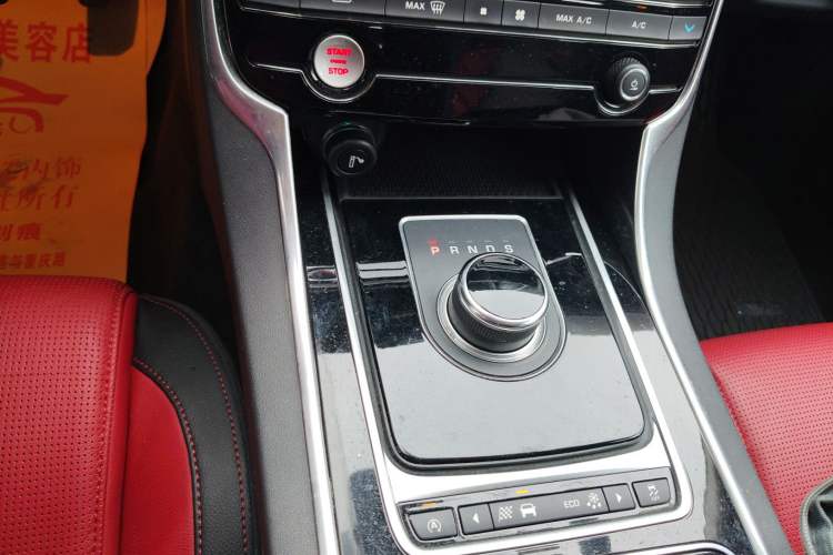 Used Jaguar XE 2015 2.0T 200 PS R-Sport Gear Lever