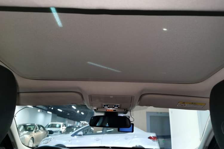 Used Jaguar XE 2015 2.0T 200 PS R-Sport Headliner