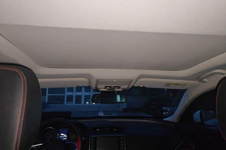 Used Jaguar XE 2015 2.0T 200 PS R-Sport Headliner