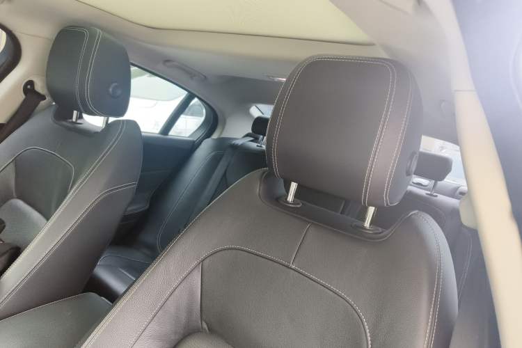 Used Jaguar XE 2015 2.0T 200 PS R-Sport Headliner
