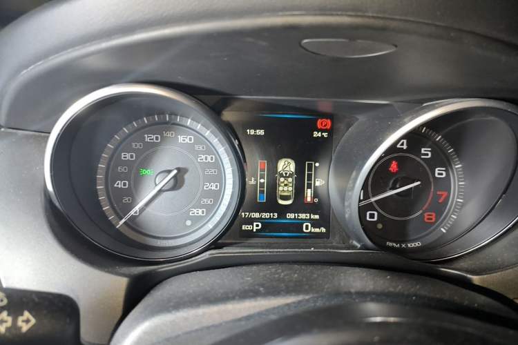 Used Jaguar XE 2015 2.0T 200 PS R-Sport Instrument Cluster