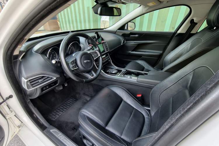 Used Jaguar XE 2015 2.0T 200 PS R-Sport Interior 1