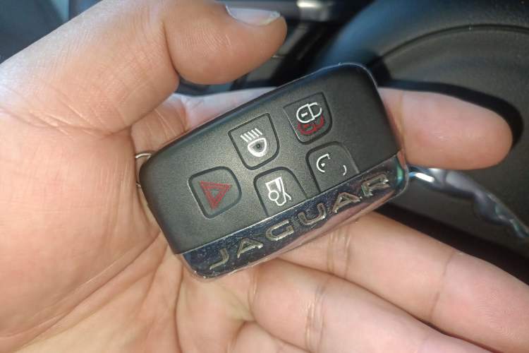 Used Jaguar XE 2015 2.0T 200 PS R-Sport Interior 1
