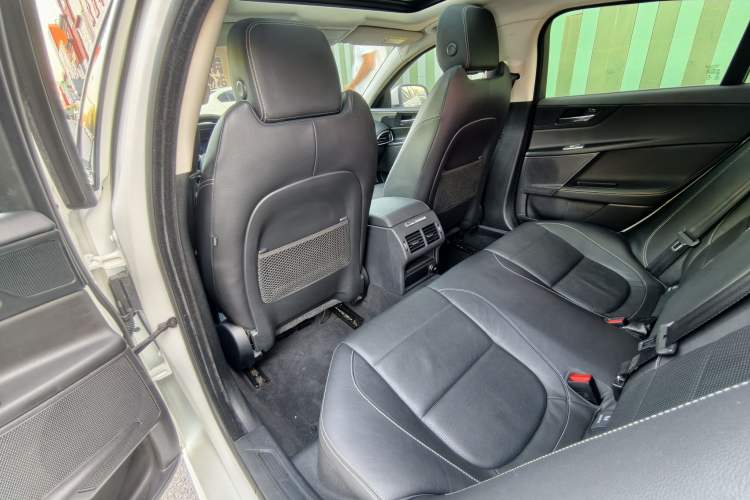 Used Jaguar XE 2015 2.0T 200 PS R-Sport Interior 2