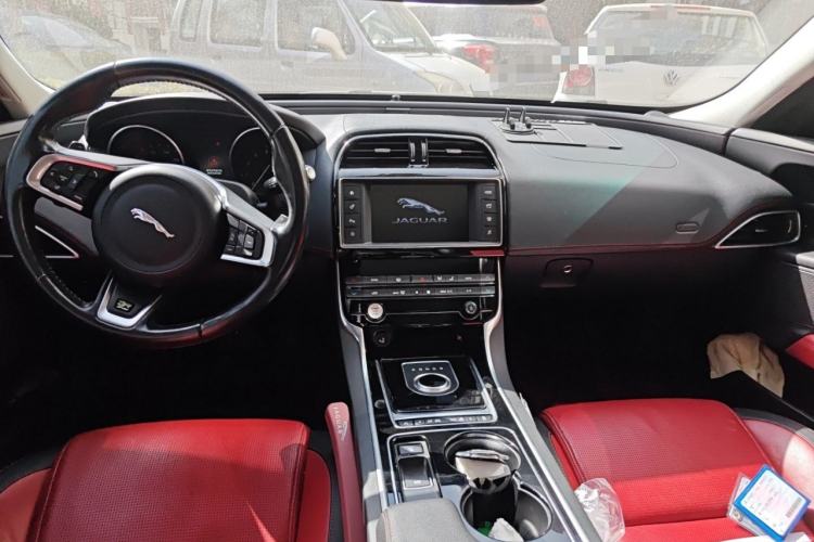 Used Jaguar XE 2015 2.0T 200 PS R-Sport Interior 2