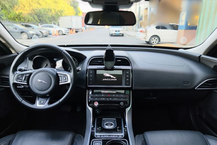 Used Jaguar XE 2015 2.0T 200 PS R-Sport Interior 3