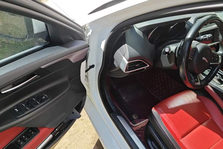 Used Jaguar XE 2015 2.0T 200 PS R-Sport Interior 3