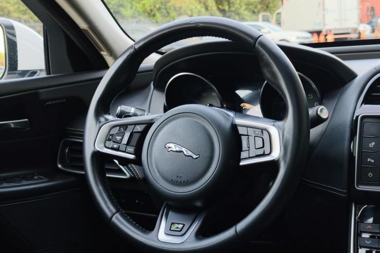 Used Jaguar XE 2015 2.0T 200 PS R-Sport Interior 4