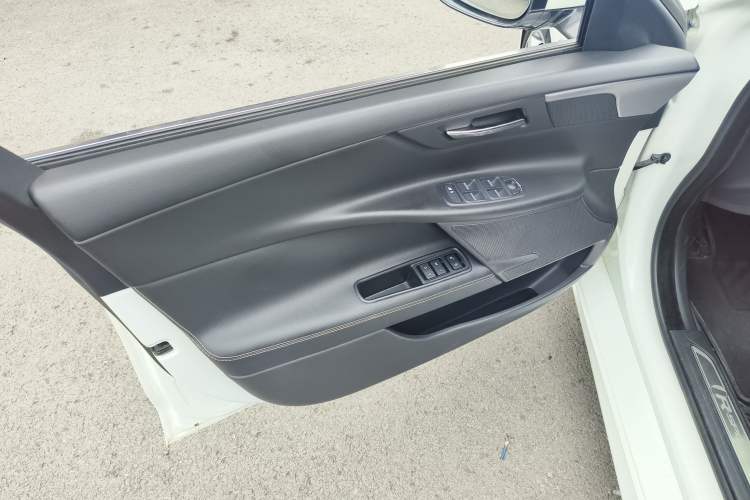 Used Jaguar XE 2015 2.0T 200 PS R-Sport Left Front Door Interior