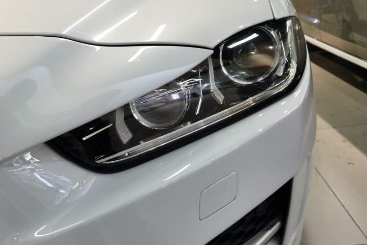 Used Jaguar XE 2015 2.0T 200 PS R-Sport Left Front Headlight
