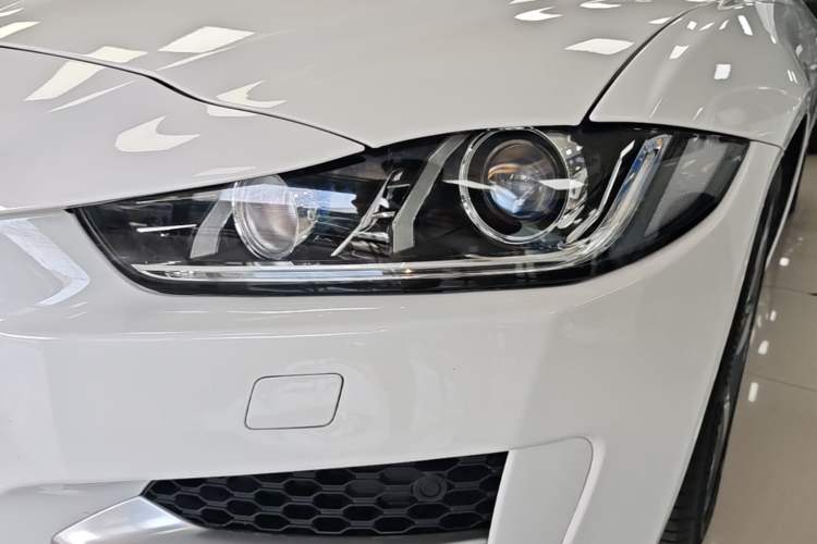 Used Jaguar XE 2015 2.0T 200 PS R-Sport Left Front Headlight