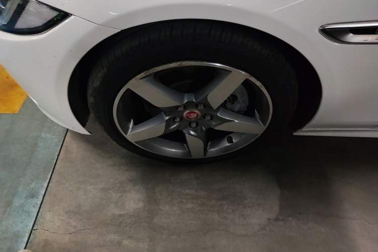 Used Jaguar XE 2015 2.0T 200 PS R-Sport Left Front Wheel Hub
