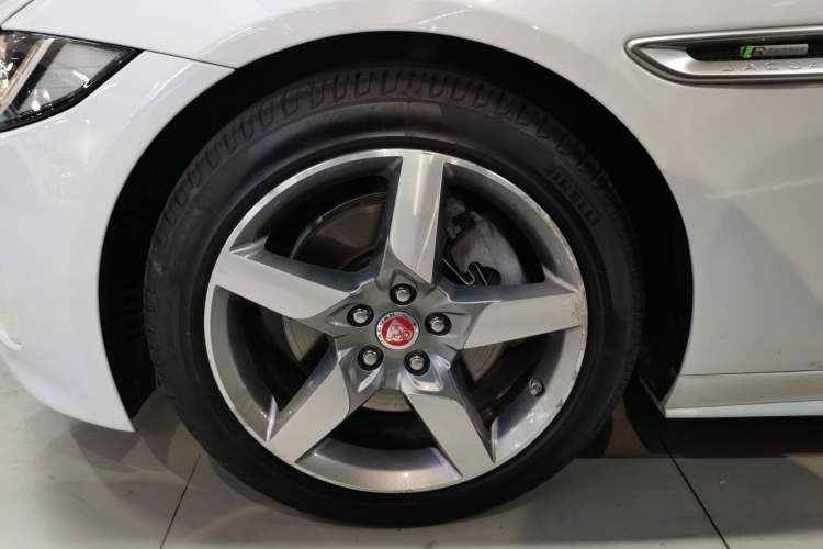 Used Jaguar XE 2015 2.0T 200 PS R-Sport Left Front Wheel Hub