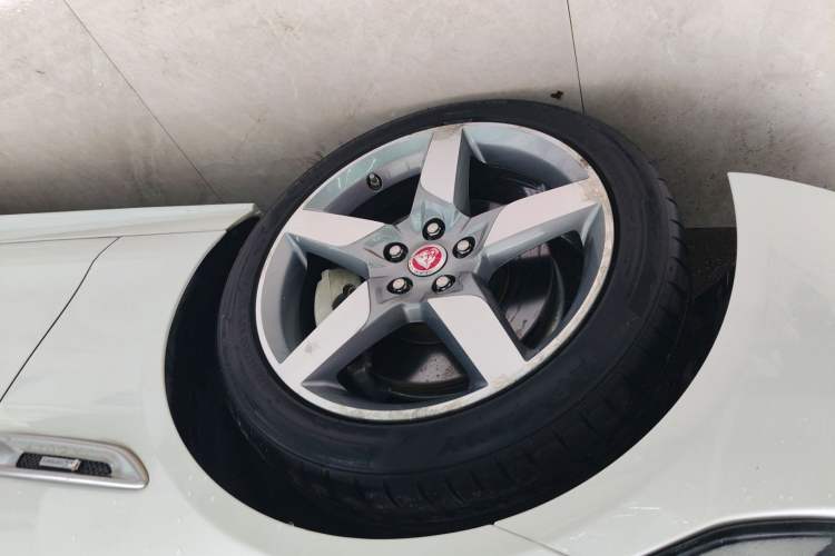 Used Jaguar XE 2015 2.0T 200 PS R-Sport Left Front Wheel Hub