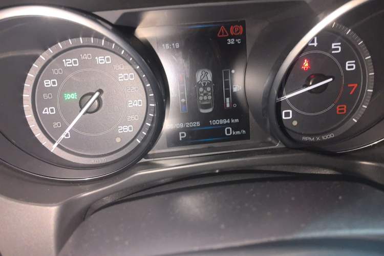Used Jaguar XE 2015 2.0T 200 PS R-Sport Odometer Close Up