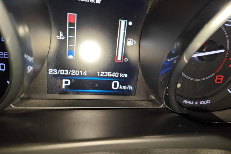 Used Jaguar XE 2015 2.0T 200 PS R-Sport Odometer Close Up